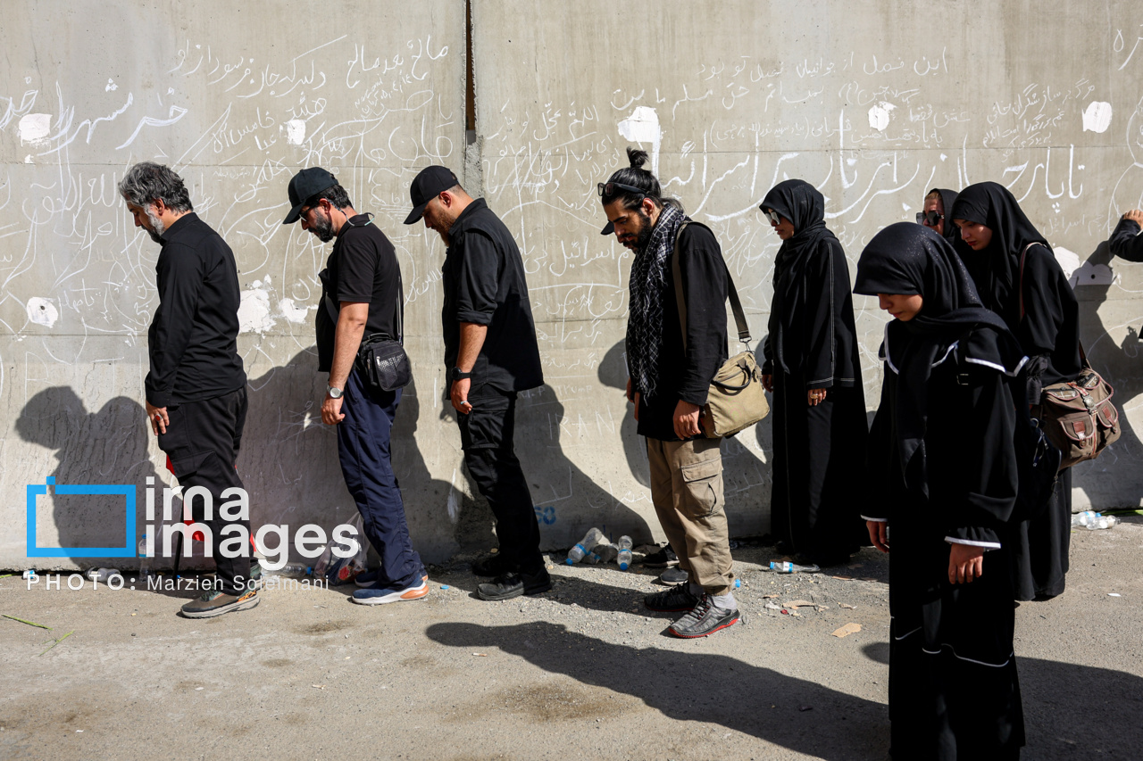 تصاویر: اقامه نماز بر پیکر رهبر شهید انقلاب