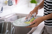 اسفنج آشپزخانه؛ مزرعه‌ پنهان پرورش باکتری که بوی بد هم ندارد!
