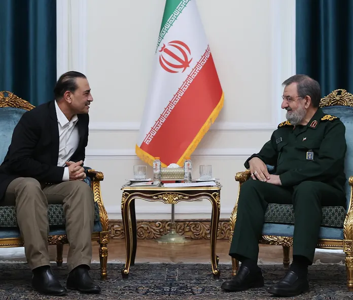 ادعای ارم نیوز: ترامپ از طریق عاصم منیر، پیامی شفاهی برای ایران، فرستاده / این پیام شامل پیشنهاد برگزاری دیدار یا برقراری تماس مستقیم میان دو طرف با هدف حل‌وفصل مسائل اختلافی باقی‌مانده است