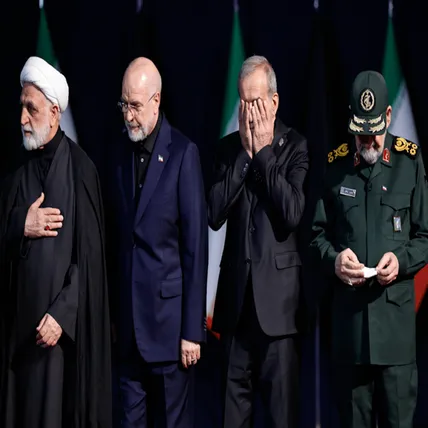تصاویر: ادای احترام سران قوا و مسئولان ارشد کشور به پیکر امام شهید