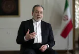 عراقچی: در لحظه شهادت رهبری، من در دفتر ایشان بودم که مورد حمله قرار گرفت /  پس از بازگشت از مذاکرات ژنو در روز جمعه، روز شنبه ساعت ۹ صبح به دفتر ایشان رفتم تا گزارش خود را ارائه دهم / گزارش من درباره مذاکرات و فضایی بود که روز جمعه پیش آمد و احتمال جنگ را بسیار بیشتر کرد/   اگرچه احتمال جنگ زیاد بود، اما روحیه رهبر شهید مانع از آن می‌شد که به پناه‌گاه‌ها بروند