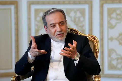 وقتی در توافق آمده که «ایران ترتیباتی را در تنگه هرمز اتخاذ می‌کند»، یعنی ما کریدور را مشخص می‌کنیم؛ بنابراین اینکه آمریکایی‌ها دو هفته بعد، مسیر جداگانه‌ای را باز کردند، درست نیست/ به آمریکایی‌ها گفتم اگر نگرانی‌ای وجود دارد، ۱۵ روز دیگر صبر کنند و ببینند آیا ایران به تعهدات خود عمل می‌کند یا نه/ ریشه مشکلات یمن را نمی‌توان ناشی از ایران دانست؛ باب‌المندب برای ما موضوعی فرامنطقه‌ای است