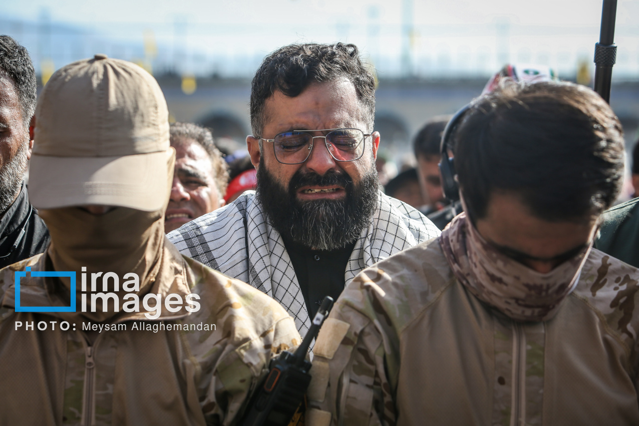 تصاویر: اقامه نماز بر پیکر رهبر شهید انقلاب