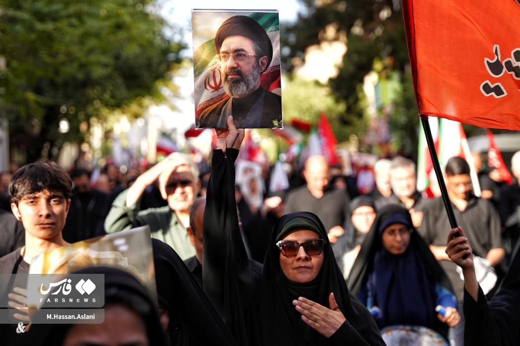 تصاویر: تشییع پیکر شهید «مصباح‌الهدی باقری‌کنی»، داماد رهبر شهید انقلاب