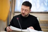 نامه زلنسکی به پوتین: هرچه در مورد ناتو، ژئوپلیتیک و زبان روسی می‌گویید، این جنگ انتخاب شخصی شماست؛ جنگی بدون دلیل واقعی / شما انتظار مقاومت تمام‌عیار از اوکراین را نداشتید، اما همه ما اینجا هستیم؛ در پنجمین سال رویارویی تمام‌عیار / از خروج از جنگ نترسید، این اصلی‌ترین چیزی است که اکنون از شما لازم است