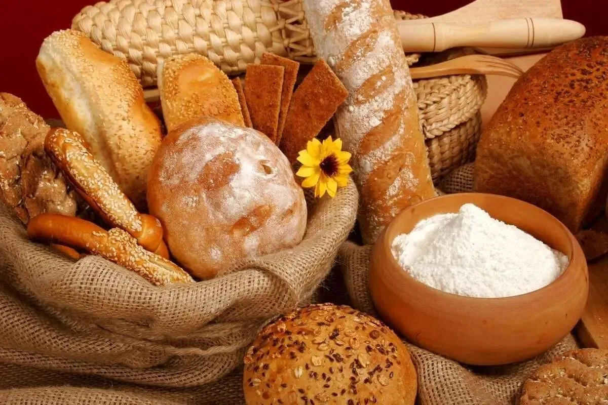 رئیس اتاق اصناف ایران: طرح فروش وزنی نان به زودی اجرایی می‌شود/ در این شیوه، قیمت نان بر اساس وزن آن محاسبه می‌شود و مشتریان می‌توانند نان را بر اساس وزن و نه تعداد، خریداری کنند/ بر این اساس، وزن یک چانه نان ۶۵۰ گرم عنوان شده