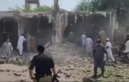 ببینید / تصاویری از انفجار قوی در یک مسجدی در پاکستان