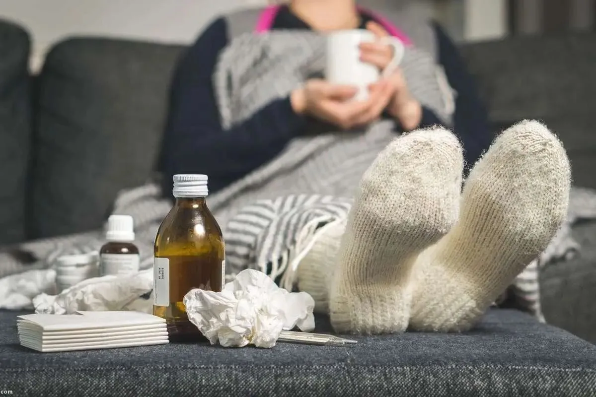 علوم پزشکی تهران: این احتمال وجود دارد که در اواخر آبان‌ وارد پیک آنفلوآنزا شویم/ با زیرگونه‌های جدید «اومیکرون» مواجه شده‌ایم که قدرت واگیری بالایی دارند و می‌توانند بیماری‌های سیستم تنفسی فوقانی شدیدی را ایجاد کنند/ گروه‌های در معرض خطر نسبت به تزریق واکسن آنفلوآنزا حداکثر تا دو هفته اول آبان‌، اقدام کنند