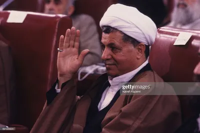خاطرات آیت الله هاشمی رفسنجانی، ۱۰ خرداد ۱۳۷۷: والرى ژیسکاردستن، رییس‌جمهور اسبق فرانسه می‌دانست که سیاست تشنج‌زدایى [با اروپا]توسط من شروع شده و خواست که به فرانسه سفر کنم