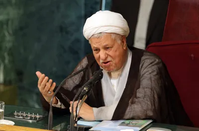 خاطرات آیت الله هاشمی رفسنجانی، ۲۸ اردیبهشت ۱۳۷۷: آمريكا از قانون داماتو عقب‌نشينى كرده و پذيرفته که سرمايه‌گذاران در ايران را تحريم نکند