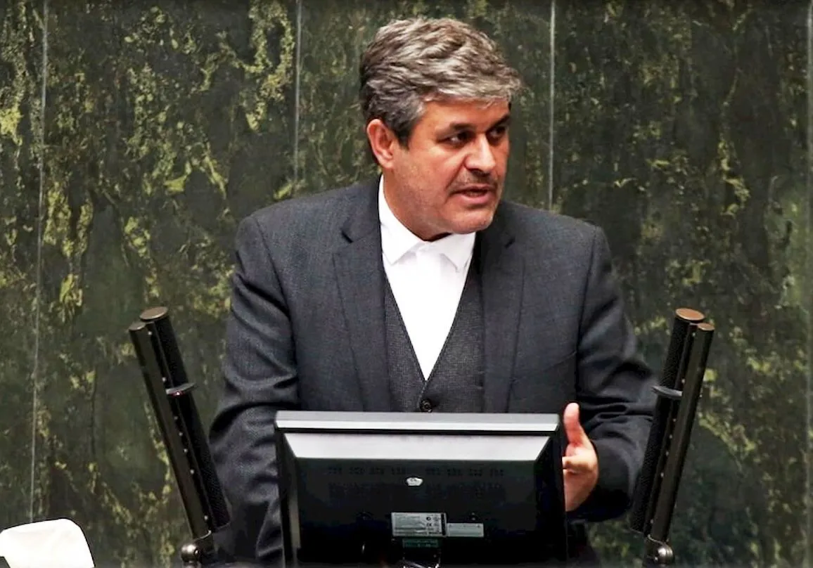 تاجگردون: حدود ۷۵ درصد کارکنان دولت حقوق و مزایایی کمتر از ۳۰ تا ۳۵ میلیون تومان دریافت می‌کنند/ شاید یک تا دو درصد آن‌ها نیز در محدوده ۱۵ تا ۱۶ میلیون تومان حقوق دریافت کنند/ این میزان دریافتی با شاخص‌های زندگی مطابقت ندارد