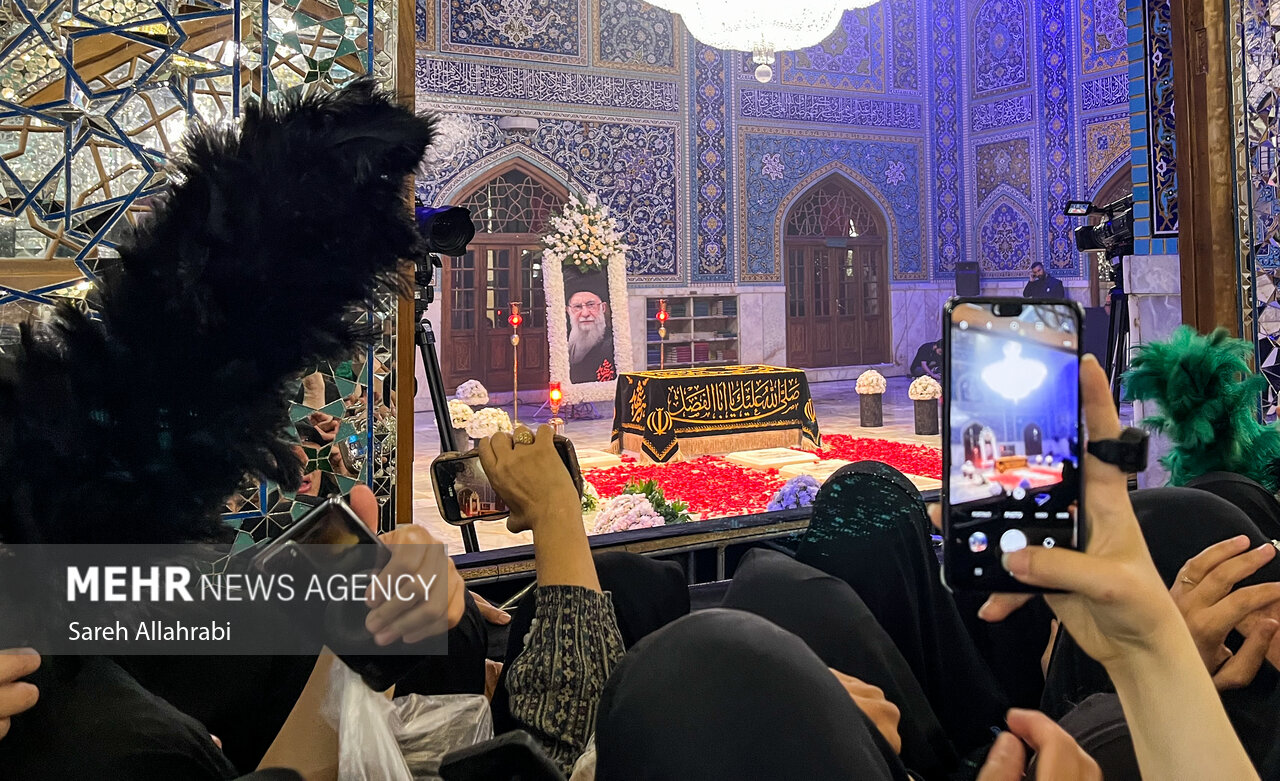 تصاویر: تشرف زائران به رواق دارالذکر برای زیارت مزار رهبر شهید انقلاب