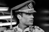 یادداشت‌های علم، پنجشنبه ۷ و جمعه ۸ تیر ۱۳۵۲: سرهنگ معمّر قذافی خواب و خیال ریاست عرب را در سر می‌پروراند و می‌خواهد جای ناصر را بگیرد