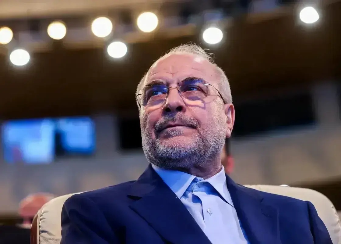 قالیباف: آن روزی که من پا در میدان دیپلماسی گذاشتم گفتم که من اینجا آمدهام که هم آبرو بدهم، هم خونِ دل بخورم و هم خون بدهم؛ اما اگر کسی فکر کند که از مسیر امام شهید، مسیر انقلاب و عقلانیت ذرهای فاصله میگیرم، هرگز قالیباف: آن روزی که من پا در میدان دیپلماسی گذاشتم گفتم که من اینجا آمدهام که هم آبرو بدهم، هم خونِ دل بخورم و هم خون بدهم؛ اما اگر کسی فکر کند که از مسیر امام شهید، مسیر انقلاب و عقلانیت ذرهای فاصله میگیرم، هرگز