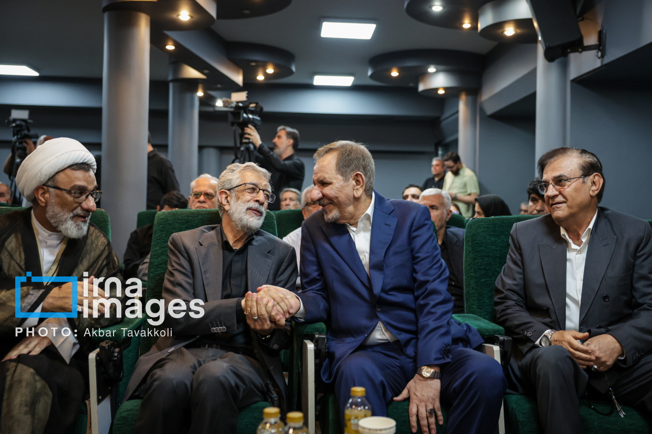 تصاویر: رونمایی از یادنامه شهید «سیدکمال خرازی»
