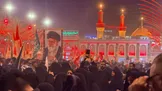ببینید / حضور مردم عراق در کنار خودروی حامل پیکر رهبر شهید انقلاب در ورودی شهر کربلا