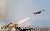 ارتش: با ده‌ها فروند پهپاد انهدامی، سامانه‌های راداری و محل‌ استقرار نیروهای آمریکا در پایگاه‌های الظفره و المنهاد امارات را مورد هدف قرار دادیم/ تاسیسات راداری و مراکز تجمع نیروهای آمریکایی در پایگاه شیخ عیسی بحرین، مجددا مورد هدف حملات پر حجم قرار گرفت