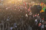 ببینید/ لحظاتی از بدرقه و اقامه نماز بر پیکرهای شهدای خانواده رهبر شهید در حرم حضرت علی (ع)