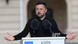زلنسکی: ترامپ گفته که اوکراین به رئیس‌جمهور جدیدی نیاز دارد؛ این مردم ما هستند که باید رهبر خود را انتخاب کنند / اگر ترامپ واقعاً خواهان برگزاری انتخابات در اوکراین است، لطفاً به پوتین بگوید به ما دو ماه آتش‌بس کامل بدهد / به ما حمله نکنید، فرزندانمان را نکشید، ما هم حمله به تأسیسات سوخت دیزل شما را متوقف خواهیم کرد؛ این یک توافق منصفانه است