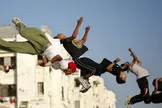 ببینید/ حرکات بهت‌آور یک پارکور کار در شهرکرد