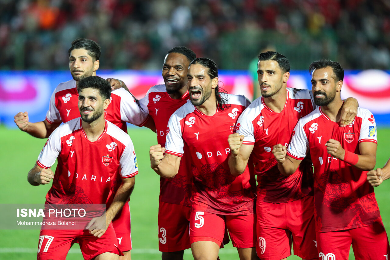 تصاویر: دیدار تیم‌های پرسپولیس و صنعت نفت آبادان