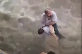 ببینید / لحظه نجات یک کودک از سیل البداوی طرابلس