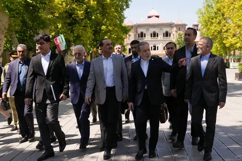 این هفته می‌تواند برای روابط آمریکا و ایران پیامدهای مهمی داشته باشد/سفر عاصم منیر نشان می‌دهد که همه طرف‌ها، و به‌ویژه میانجی‌ها، به‌خوبی درک کرده‌اند که وضعیت کنونی تا چه اندازه بی‌ثبات است / دکترین راهبردی ایران ظاهراً در حال تغییر است / ایران بعید است وضعیت موجود را برای مدت طولانی بپذیرد؛ فعالیت‌های شدید دیپلماتیک میانجی‌های منطقه‌ای دقیقاً بازتاب همین نگرانی است