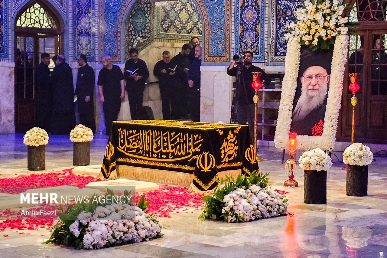 تصاویر: تشرف زائران به رواق دارالذکر برای زیارت مزار رهبر شهید انقلاب