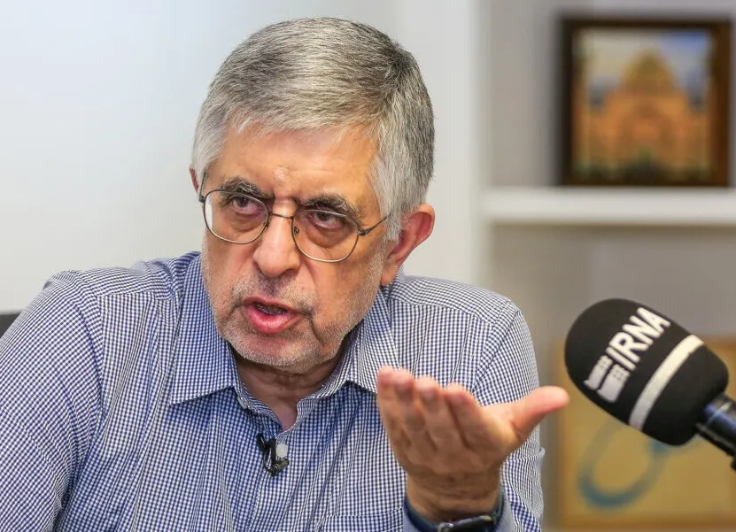 کرباسچی در صداوسیما: زدن سه کشتی در تنگه هرمز بهانه نقض تفاهمنامه اسلام‌آباد شد / هیچ کس قبول نمی‌کند که این سه کشتی را زده؛ آقای نبوی دو روز پیش با رئیس جمهور صحبت داشته، همه هم می گویند نمی دانیم چه کسی سه کشتی را زده / مجری: شاید ایشان نمی داند؛ کرباسچی: یعنی می شود که رئیس جمهور نداند؟
