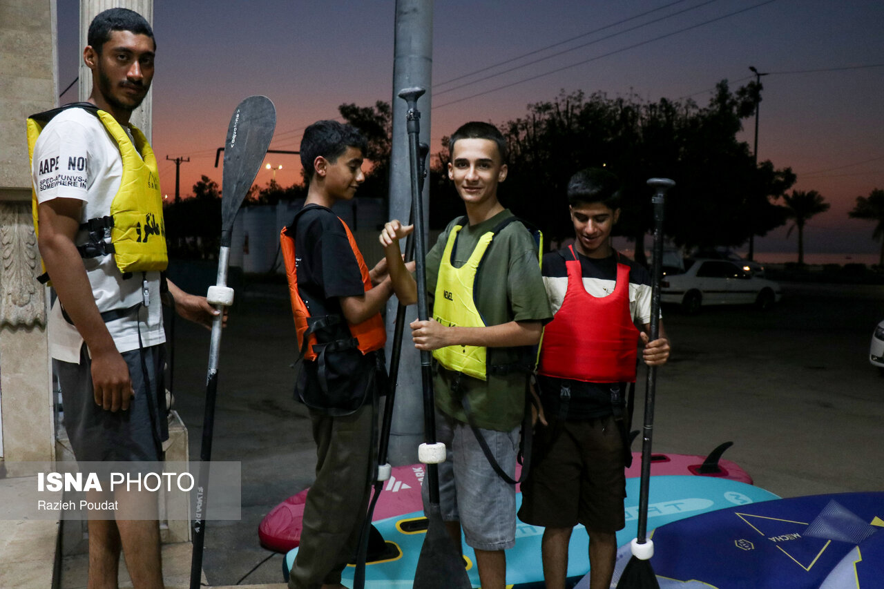 تصاویر: «پدل‌برد» سواران ساحل خواجه‌عطا - بندرعباس