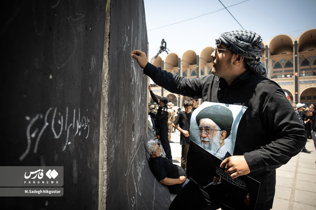 تصاویر: دیوارهای مصلی؛ دفتر یادگار زائران رهبر شهید انقلاب