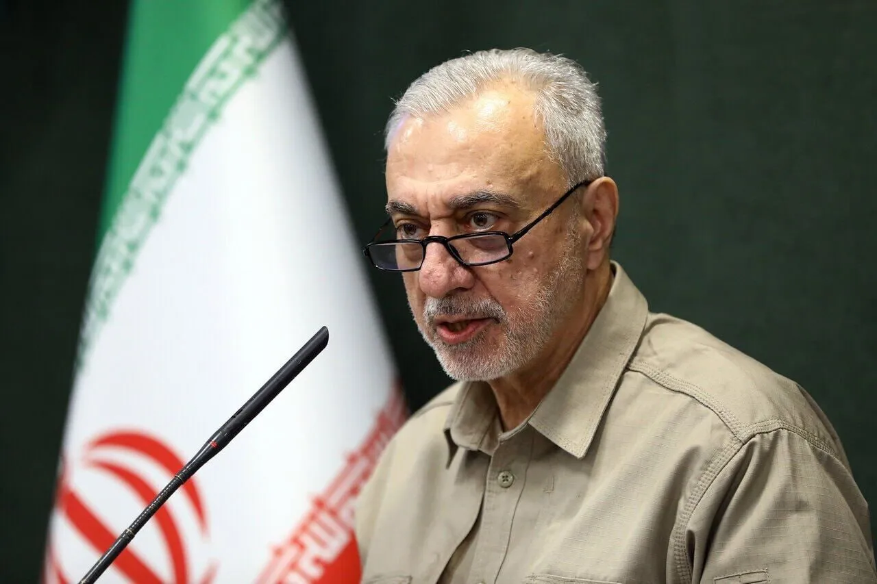 وزیر دفاع: برای ما پاسخ به تهدید‌های مکرر، مسابقه لفاظی نیست، بلکه تبدیل تهدید‌ها به قدرت دفاعی موثرتر است/ ما روی اهدافی با فناوری‌های جدید متمرکز هستیم/ خاک میخوریم، اما خاک نمی‌دهیم