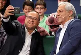 فیلم/ سلفی جناب خان با مهران مدیری در «خندوانه»