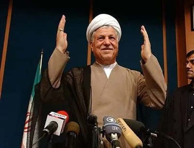خاطرات آیت الله هاشمی رفسنجانی، ۲۷ دی ۱۳۷۷: سر ماجرای قتل‌های زنجیره ای، بازار شبنامه‌ها گرم شده / مسئول حفاظت ستاد کل می‌گوید چپ‌ها به دنبال تصفیه وزارت اطلاعات هستند