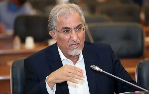 ویدیو / حسین راغفر: اقتصاد ما رفاقتی است نه رقابتی، با یک تلفن ۳ هزار میلیارد وام میگیرند