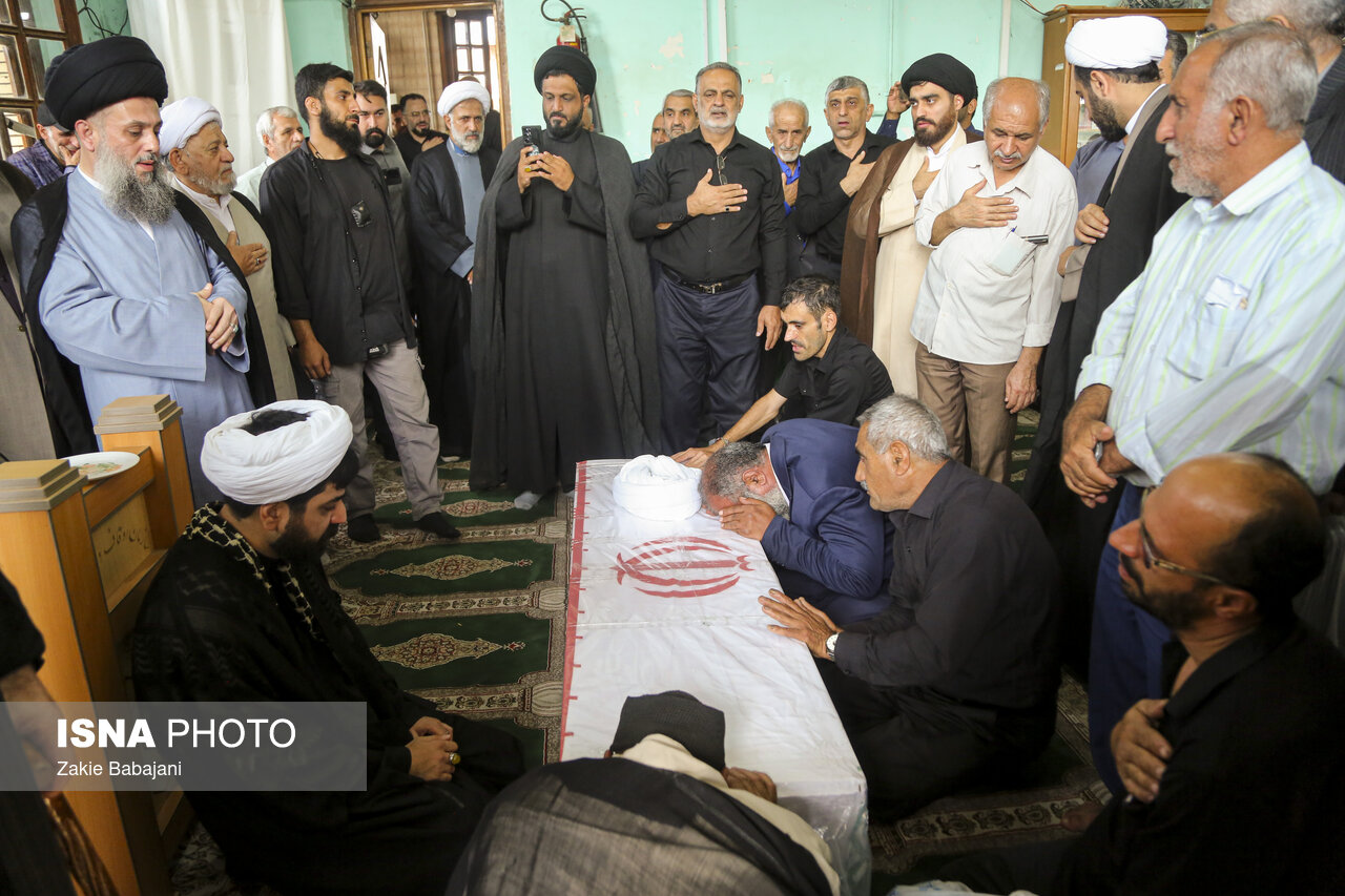 تصاویر: تشییع پیکر حجت‌الاسلام طاهری عضو جامعه روحانیت مازندران و امام جماعت مسجد امام حسن عسکری در ساری