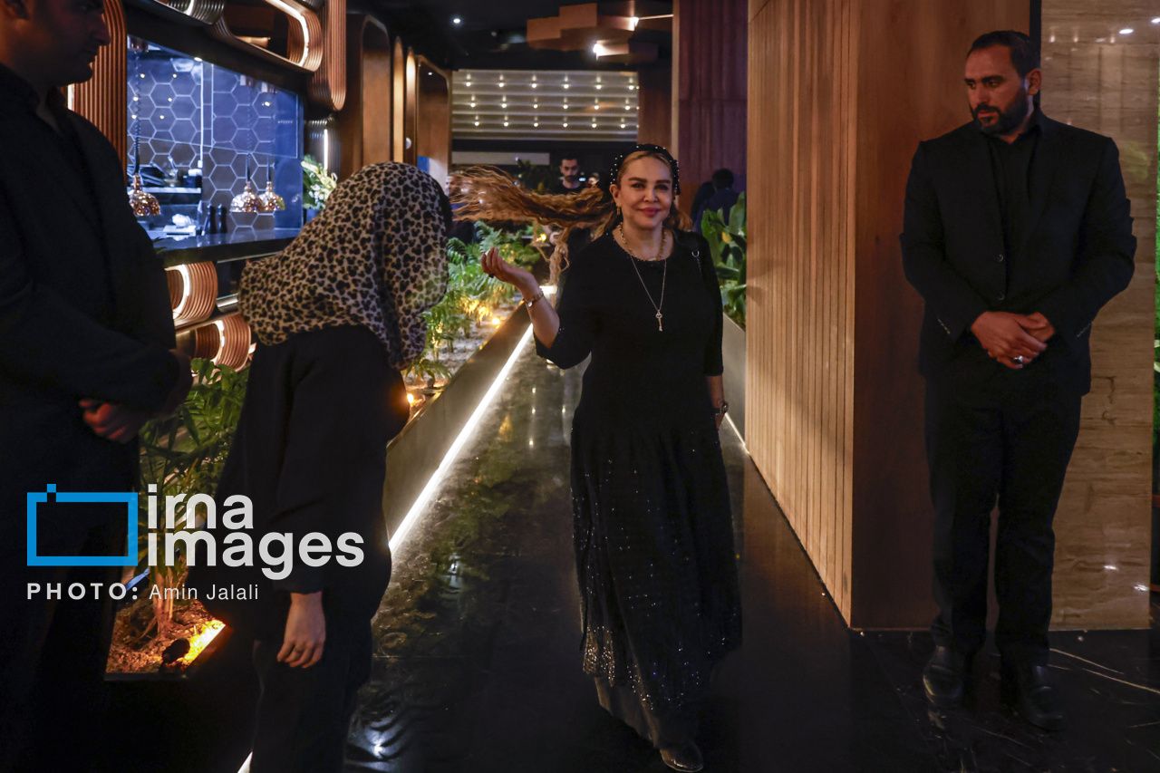 تصاویر: مراسم چهلمین روز درگذشت اکبر عبدی