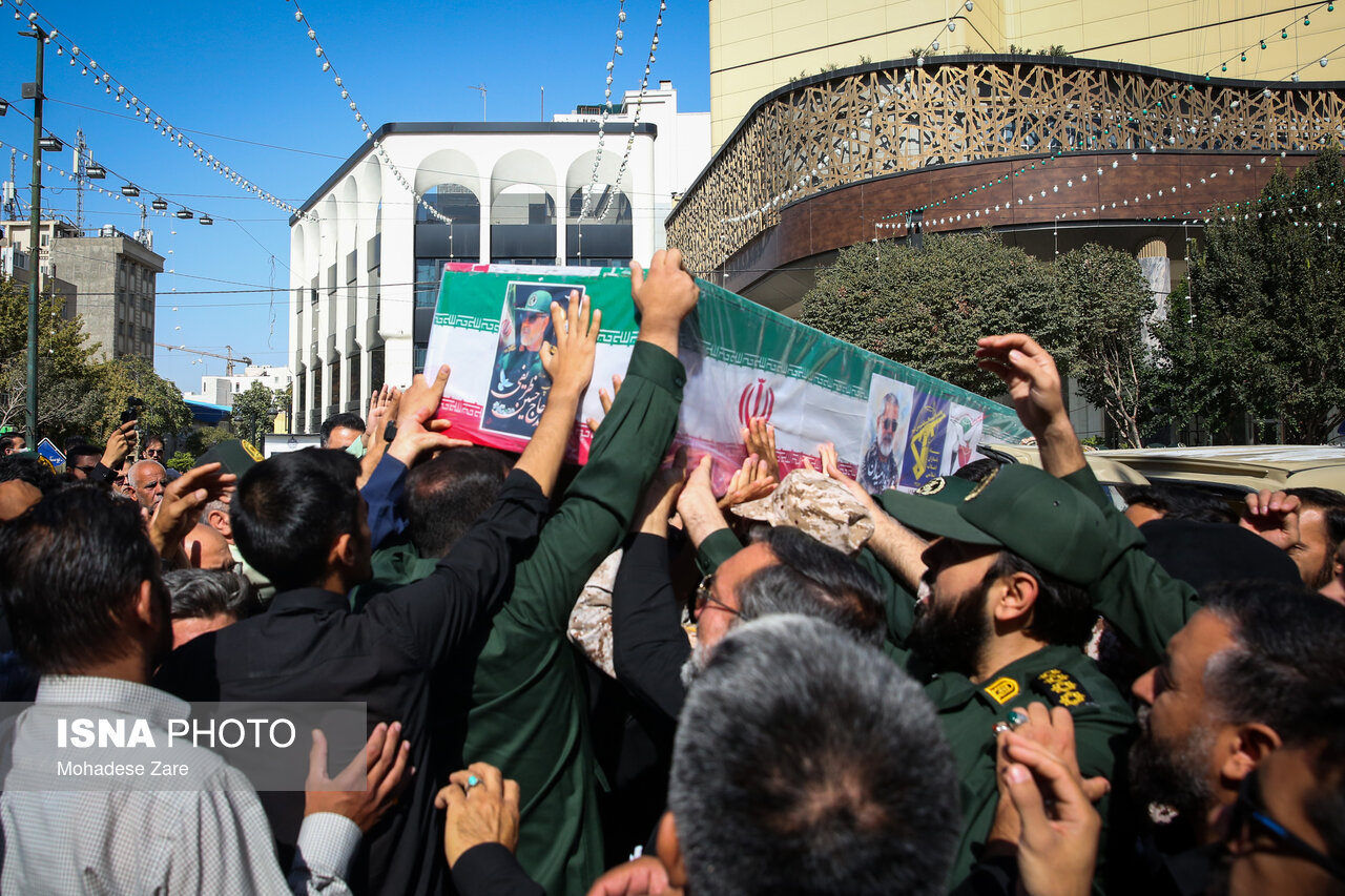 تصاویر: تشییع پیکر مطهر سردار شهید «حسین ظریفی»، فرمانده قرارگاه سجاد سراوان در مشهد