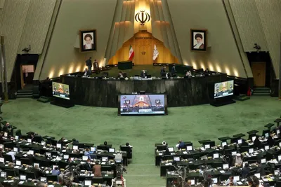 پیشنهادهای عجیب نمایندگان برای لایحه حجاب؛ از ممنوعیت کاشت ناخن تا اجباری شدن چادر در دانشگاه