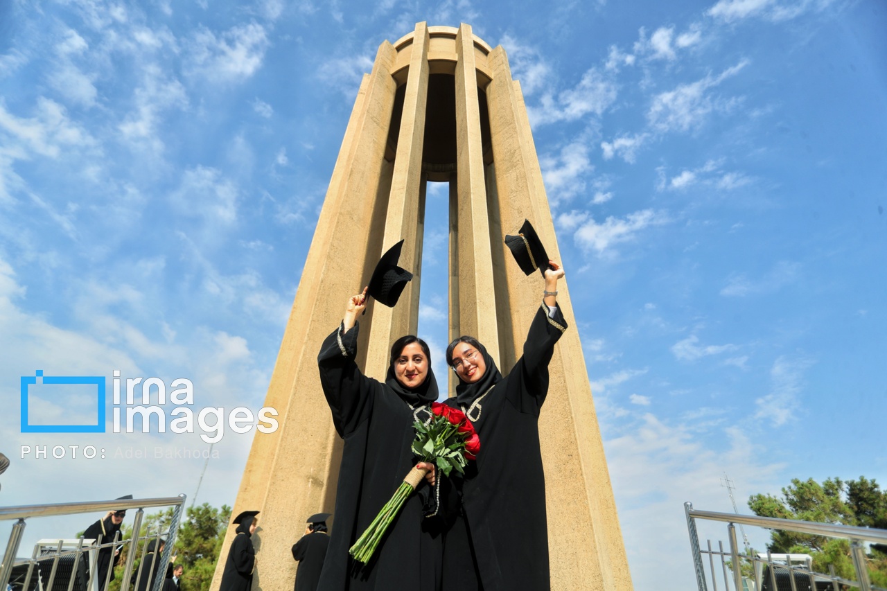 تصاویر: گرامیداشت روز پزشک در آرامگاه بوعلی سینا