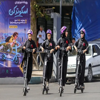 تصاویر: رویداد شهرنوردی با اسکوتر