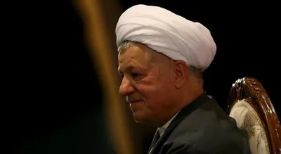 خاطرات آیت الله هاشمی رفسنجانی، ۱۰ دی ۱۳۷۷: خاتمی می‌گوید خودش سرپرستی وزارت اطلاعات را برعهده بگیرد که هم اصلاحات انجام بدهد هم با مرتکبین قتل‌های زنجیره‌ای برخورد کند / مدیرکل معاونت امنیت وزارت اعتراف کرده که دُرّى نجف آبادی هم در جریان قتل ها بوده اما دُرّى تکذیب می‌کند