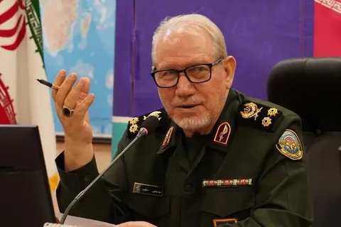 به دنبال این هستیم که سایه جنگ را از سر کشور دور کنیم/ به دلیل اینکه اطلاعات راهبردی نداریم، نمی‌توانیم متوجه شویم در مغز ترامپ و نتانیاهو چه می‌گذرد؛ بنابراین نیرو‌های مسلح با هوشمندی برای بدترین سناریوها آماده هستند/ ممکن است در مرحله بعدی جنگ احتمالی، جبهه درگیری تا اقیانوس هند یا جاهای دیگر گسترش پیدا کند/ پیوند تنگه هرمز و تنگه باب‌المندب، صحنه جنگ را تغییر خواهد داد