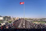 ببینید/ حضور گسترده مردم عراق در تشییع رهبر شهید در نزدیکی میدان ثورةالعشرین نجف اشرف