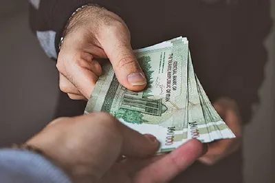 وزیر کار برای تجدیدنظر در دستمزد کارگران چه وعده ای داد؟ / کواکبیان: توافقی که بر سر حداقل دو میلیون و هشتصدهزار تومان شده بود هنوز رعایت نشده است