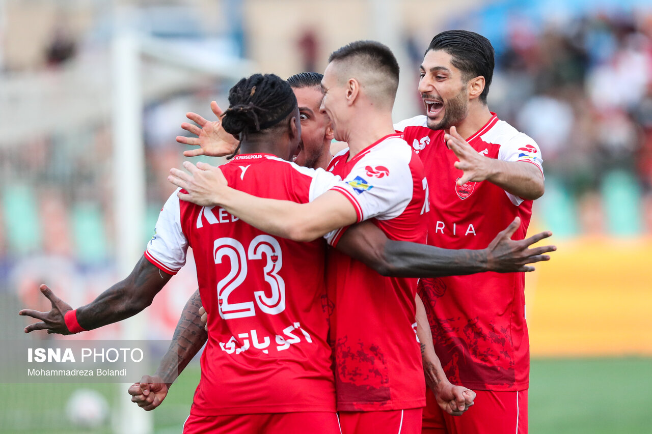 تصاویر: دیدار تیم‌های پرسپولیس و صنعت نفت آبادان