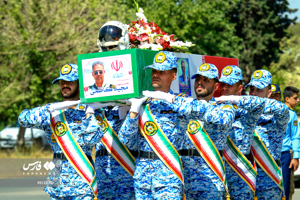 تصاویر: ورود پیکر خلبان قهرمان سوخو ۲۴ به ایران