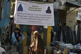 پوسترهای طالبان در قندهار: زنی که حجاب را رعایت نکند خود را شبیه حیوانات می‌سازد