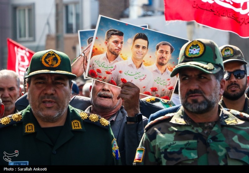 تصاویر: تشییع پیکر سه سرباز شهید پادگان بمپور در رفسنجان