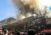 آتش‌سوزی در یک مجتمع تجاری ـ مسکونی سبزوار / ۵۱ نفر مصدوم شدند / شماری از ساکنان برای فرار به پشت‌بام پناه برده‌اند